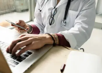 Physicians want compensation boost from AI productivity gains: survey